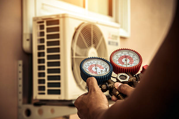 Professional Ac Installation technician working in Romeoville, IL